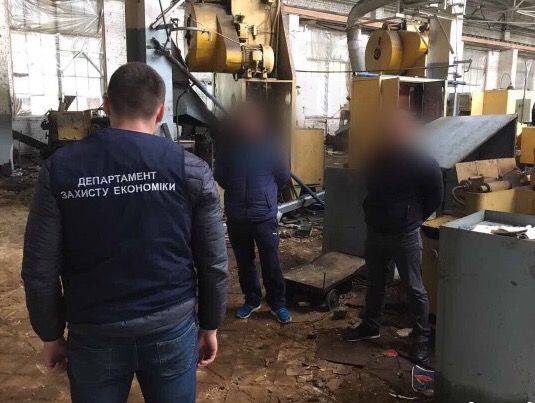 Полиция задержала 7 человек, разворовывавших имущество обанкротившегося завода на Львовщине 01 Полиция задержала 7 человек, разворовывавших имущество обанкротившегося завода на Львовщине 01