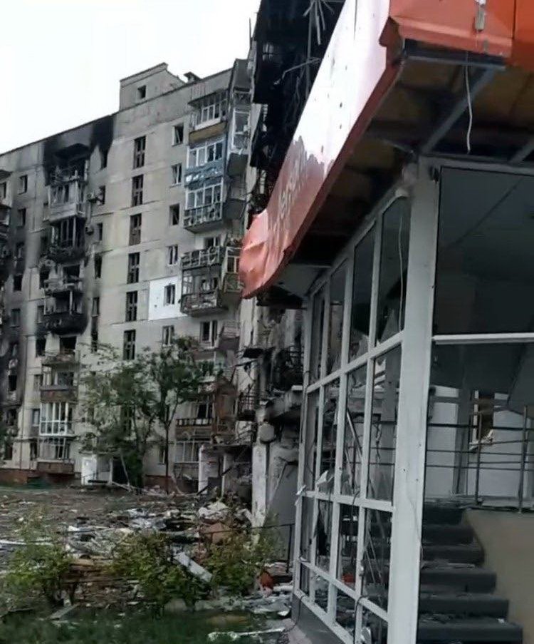 Ситуация в Северодонецке крайне заострена, враг целенаправленно уничтожает многоэтажки и объекты Азота и Стеклопластика, - Гайдай 02