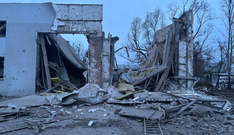 Війська РФ атакували Київщину: зруйновано підприємство, є пошкодження у трьох районах. ФОТОрепортаж