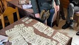 Масштабная схема вымогательства денег у граждан разоблачена в одном из райсоветов Киевщины: посредник чиновников задержан на взятке в $45 тыс. - СБУ. ФОТО