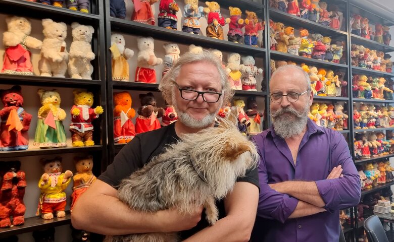 Автор Масяни Олег Куваев: Мульт о Мариубурге? Нужно было взять происходящее в Мариуполе и перенести это на мой родной Петербург. Дать людям почувствовать: это ваши дети сидят в метро, ваши родственники гибнут, ваши дома взрываются! 06