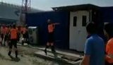 Вахтовики, які будують російський газопровід "Сила Сибіру", влаштували погром, вимагаючи виплатити зарплату. "Росгвардійці", що прибули для придушення бунту, втекли. ВIДЕО