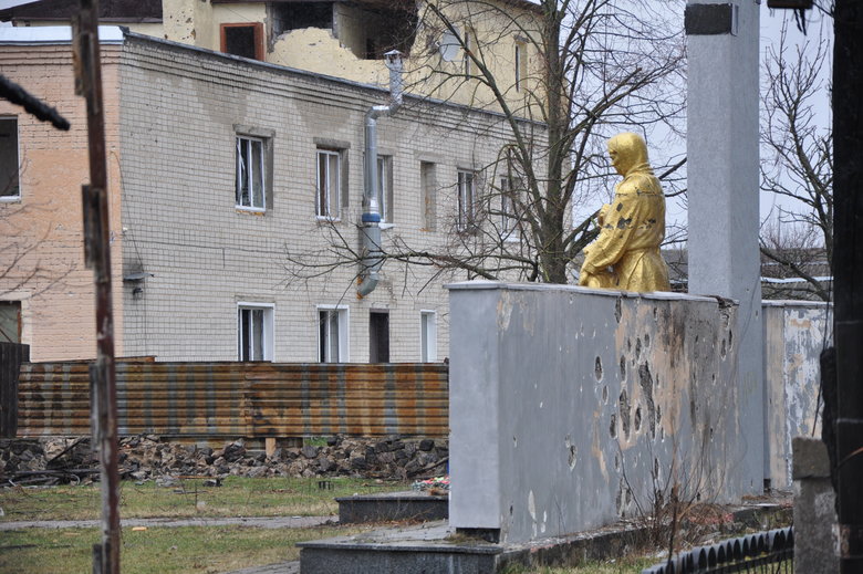 Кількаметрові вирви та зруйновані вщент будинки: Наслідки обстрілу Чернігова російськими окупантами 54