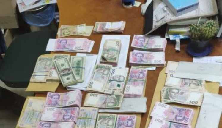 У відділенні банку на Одещині знайшли "чорну касу" з 1,3 млн грн для втручання у вибори, - прокуратура. ФОТОрепортаж