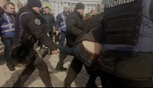 "Мусор, п*дор, я тебе зафіксував", - поліція в Києві затримала трьох радикалів, які протестували проти Маршу жінок. ВІДЕО+ФОТОрепортаж (оновлено)