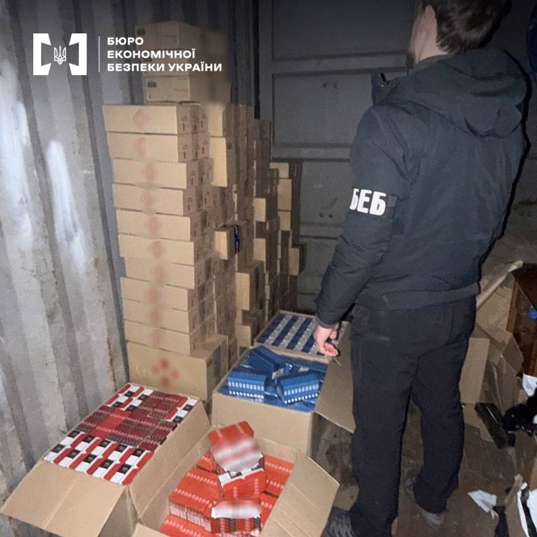 БЕБ знайшло організаторів продажу нелегальних сигарет через Telegram