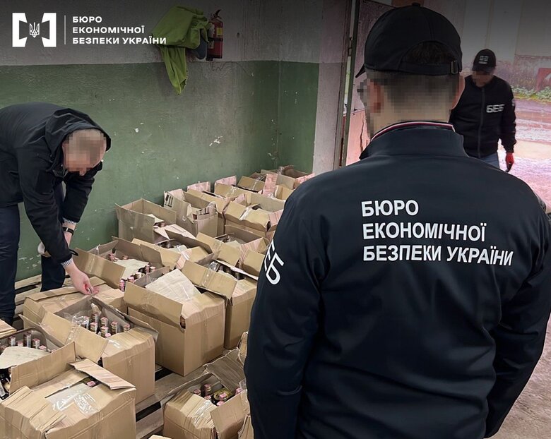 Підробний Закарпатський: БЕБ виявило масштабне виробництво фальсифікованого коньяку 03 Підробний Закарпатський: БЕБ виявило масштабне виробництво фальсифікованого коньяку 03