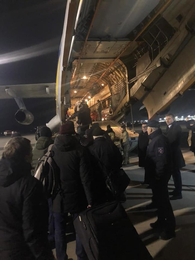 Літак з українськими фахівцями вилетів до Ірану, - Офіс президента 04