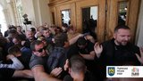 Протестующие выломали двери и ворвались в здание горсовета Львова. ВИДЕО+ФОТОрепортаж