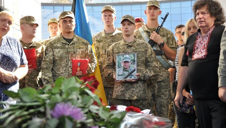 Київ попрощався з воїном 72-ї ОМБр Володимиром Матвієнком, загиблим на Донбасі 18 вересня. ВІДЕО+ФОТОрепортаж