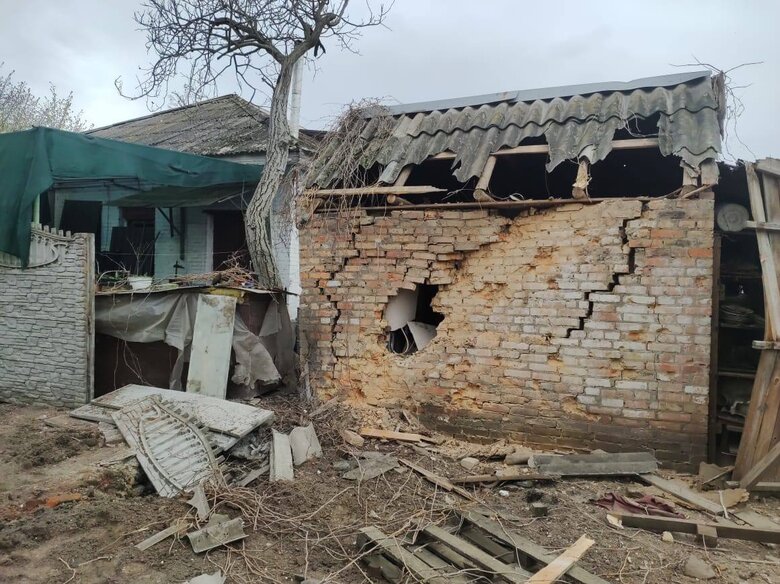 Російські війська обстріляли Нікопольщину, є поранений та руйнування 02