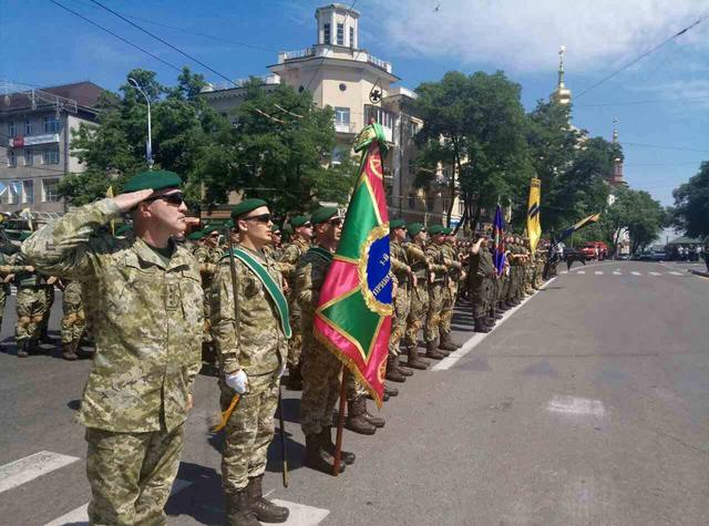 Памятник загиблим прикордонникам відкрили в Маріуполі 05