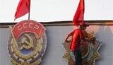 &amp;quot;Спецоперация&amp;quot; крымских коммунистов: на стелле &amp;quot;Артека&amp;quot; повесили макеты советских орденов и подняли красный флаг. ФОТОрепортаж.