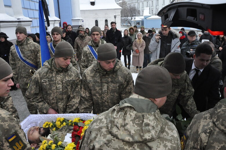 Зі столичним екскурсоводом та воїном Сергієм Мироновим, який загинув у бою з окупантами, попрощалися у Києві 19
