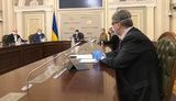 Антикризисный штаб должен работать с участием чиновников и депутатов, чтобы защитить пожилых людей, медиков и экономику, - Порошенко