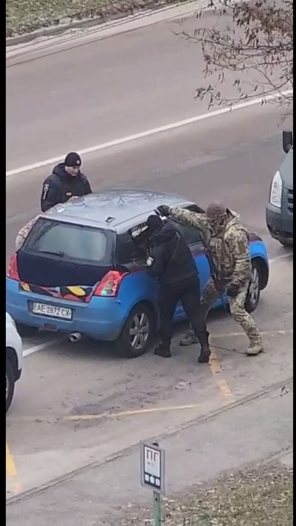 Инцидент c ТЦК в Вышгороде: двух полицейских отстранили от работы ...