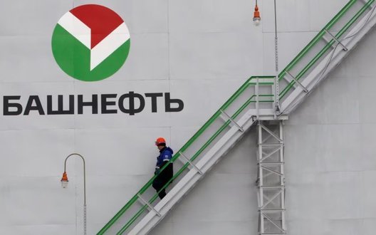 Супутник зафіксував пошкодження НПЗ 