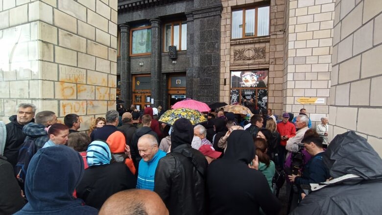 Понад 1200 українців стоять у черзі за маркою Русскій воєнний корабль… ВСЬО! 04