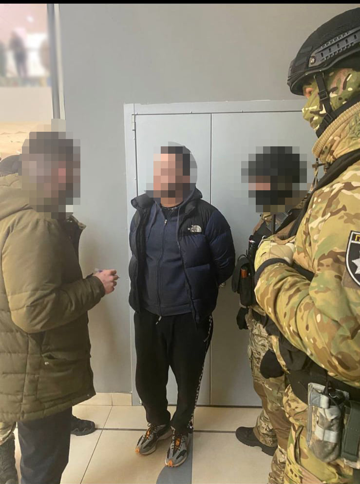 Група шахраїв, яка займалася махінаціями під виглядом інвестування у криптовалюту, затримана у Києві, - прокуратура 06