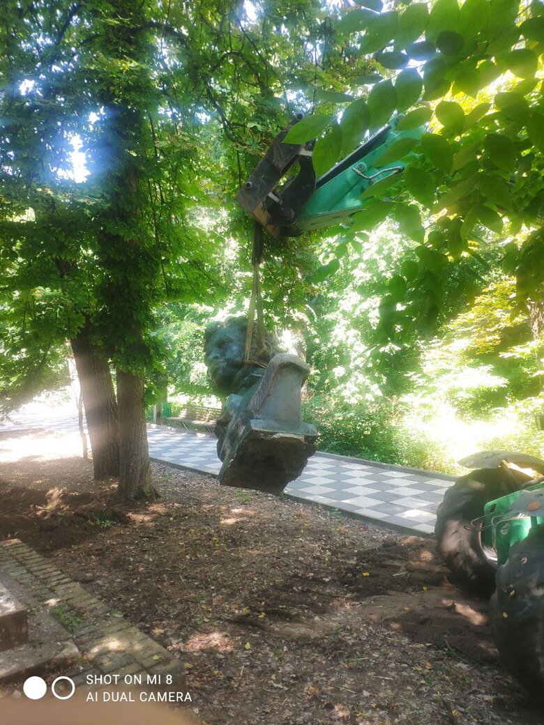 Демонтаж пам'ятника Пушкіну в Одеській області