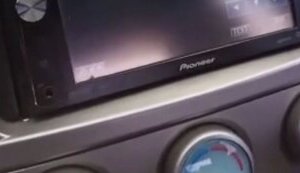В окупованій Керчі на місцевій радіостанції транслюють українську патріотичну музику: "Прикинь по радио песня хохляцкая". ВIДЕО