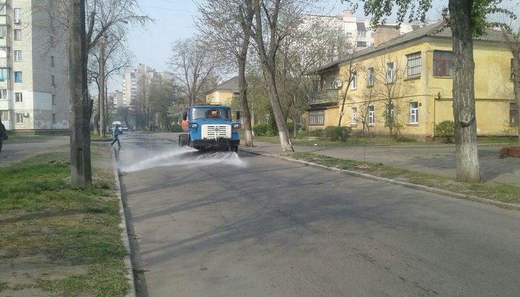 Вулиці митимуть у посиленому режимі до нормалізації якості повітря в столиці, - "Київавтодор"