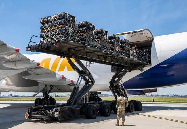 United States prepares Javelin missiles for sending to Ukraine 01
