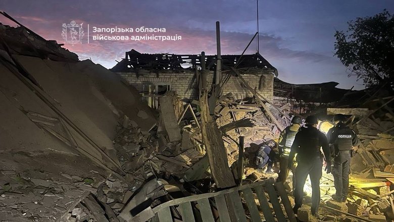 Russia struck Zaporizhzhia: the bodies of two women were recovered from the rubble