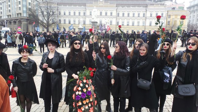 Марш за права женщин прошел в центре Киева 37