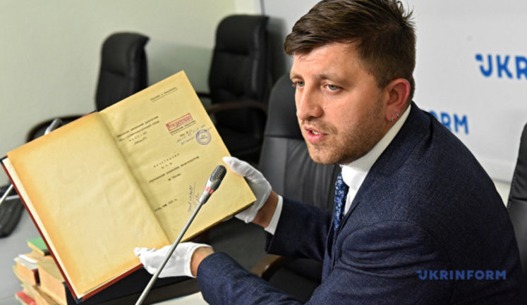 Глава Укргосархива Хромов: Обнародовать имена политиков-агентов КГБ невозможно, поскольку архивы были уничтожены. ВИДЕО