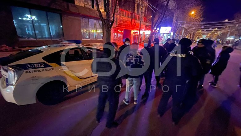 Троє підлітків сплюндрували ханукію у Кривому Розі 02