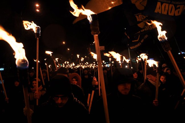 Националисты прошли факельным шествием по центру Киева в честь столетия боя под Крутами 06