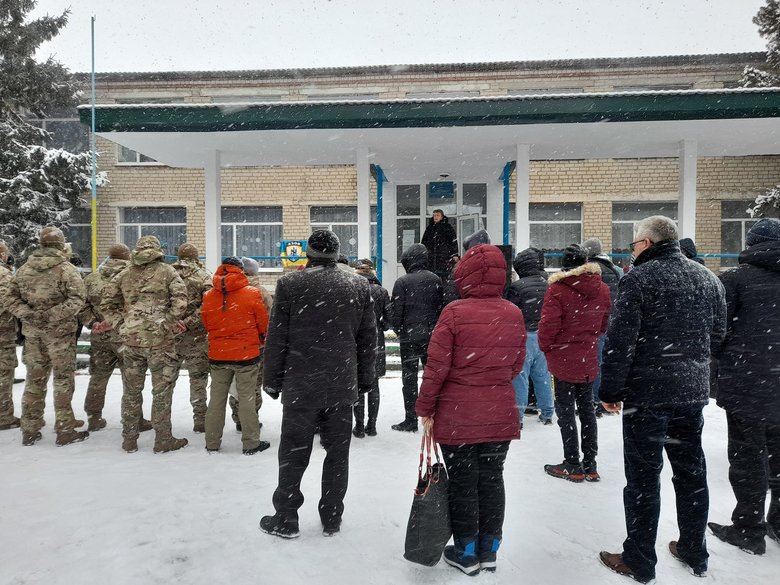 Меморіальну дошку воїну Азова Едуарду Шахову, вбитому російським снайпером на Донбасі, відкрили на Херсонщині 19