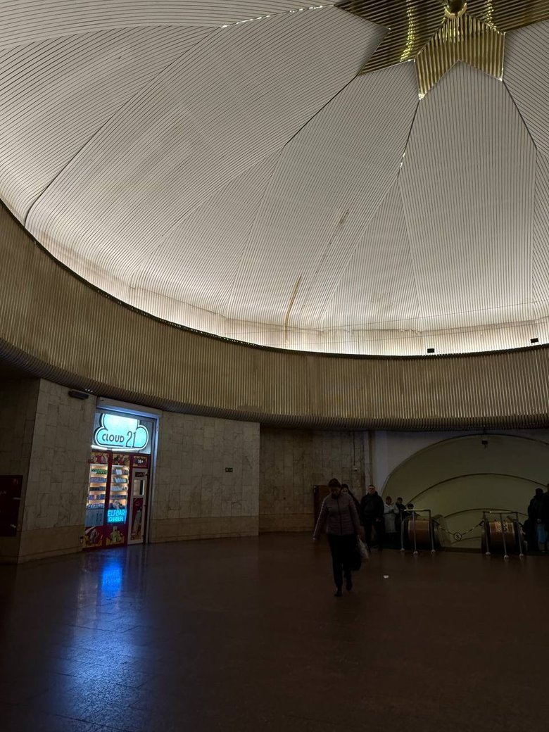 У метро Києва знайшли кіоск з нелегальними електронними сигаретами