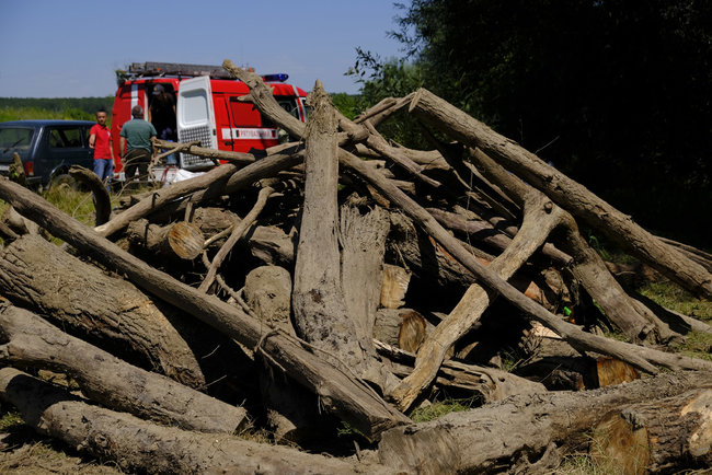110 кубометрів сміття дістали з річки Боржава на Закарпатті 04