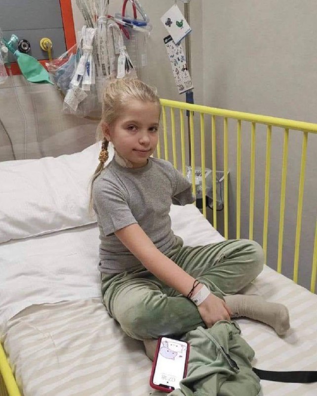 Девочка из Бучи стала сиротой и потеряла руку 01
