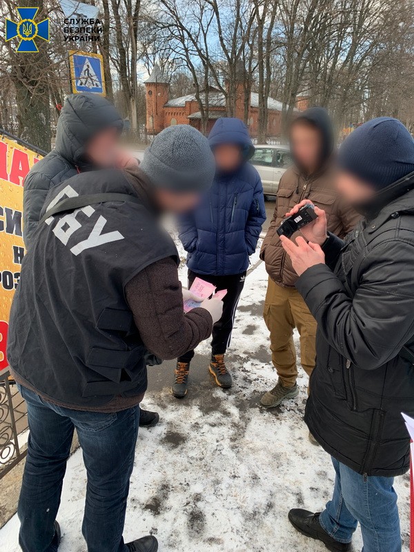 Депутат Полтавского облсовета вымогал более 60 тыс. грн у местного бизнесмена и угрожал расправой в случае отказа, - СБУ 01