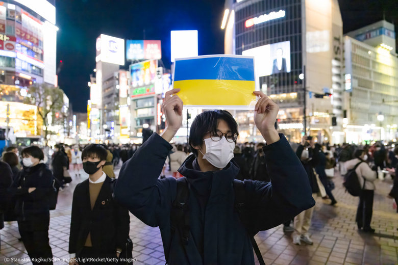 Посольство США показало, як демонстранти зі всього світу підтримують Україну 02