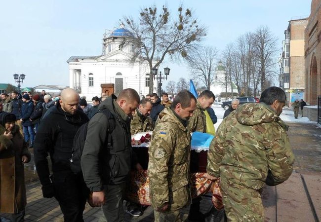 Загиблого на Донбасі українського воїна Валерія Єгорова поховали в Прилуках 02