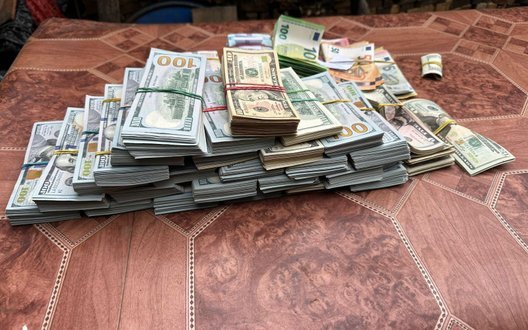 Голову ВЛК затримано на Закарпатті: у нього вилучено близько 11 млн грн готівки, - ДБР. ФОТОрепортаж