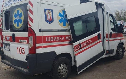 Бригада медиків швидкої допомоги постраждала під час удару РФ по Києву. ФОТОрепортаж