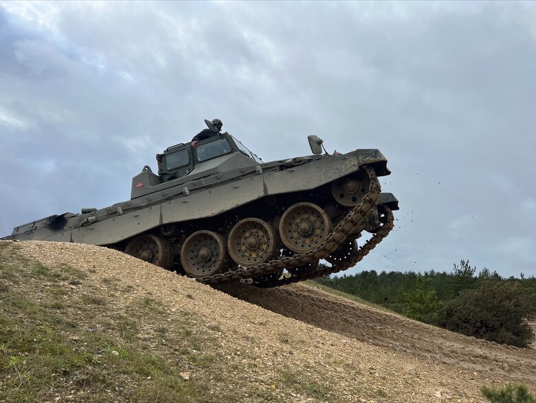 Воїни ЗСУ вже опанували управління танками Challenger 2, - міноборони Великої Британії 01