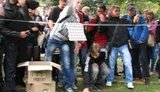 Во Львове под присмотром милиции состоялись метания яиц во врага народа. ФОТОрепортаж