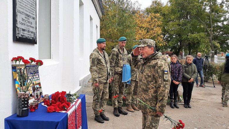 Меморіальні дошки двом полеглим воїнам 36-ї ОБрМП відкрили в Миколаєві 10