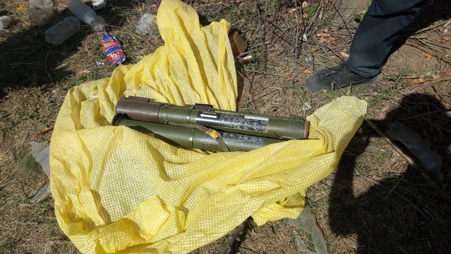Возле КПВВ Гнутово обнаружен тайник с гранатометами, - Госпогранслужба 01