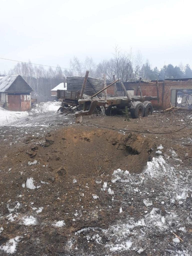 Последствия обстрела Зноб-Новгородской громады в Сумской области: разрушены мастерские аграрного лицея 06
