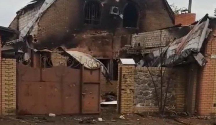 Наслідки ударів ворога по Харківщині: пошкоджено 2 автомобілі, 2 приватних будинки та 2 господарчі споруди. ФОТОрепортаж