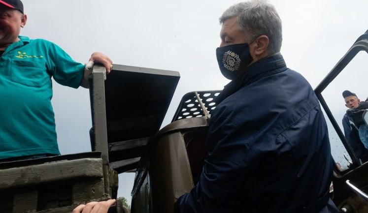 Порошенко на Прикарпатті: Україна має негайно звернутися до ЄС і НАТО, щоб у районах повені задіяли програми цивільного захисту