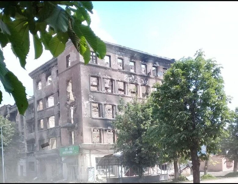 ЗСУ успішно стримують штурм Сєверодонецька. Ворог знищує Лисичанськ. Є загиблі, - Гайдай 06