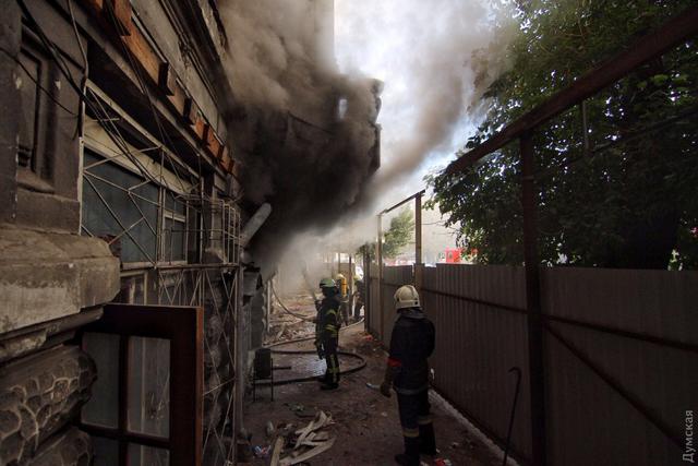 Історична будівля горіла в Одесі 05